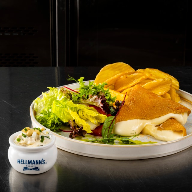 Smażony ser/ frytki/ sos tatarski Smażony ser/ frytki/ sos tatarski